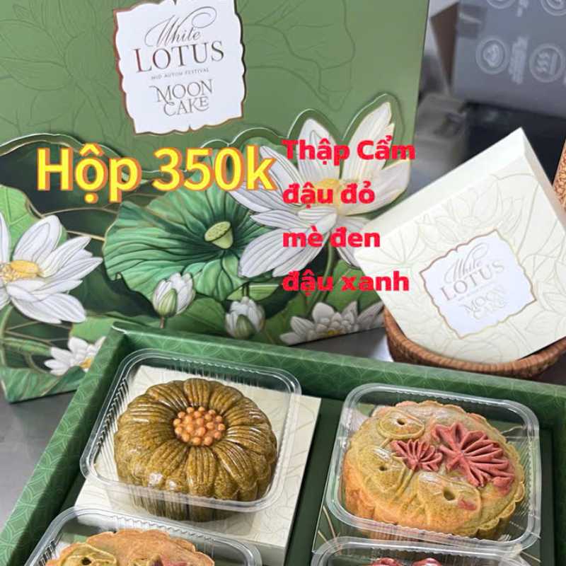 White Lotus Moon Cakes